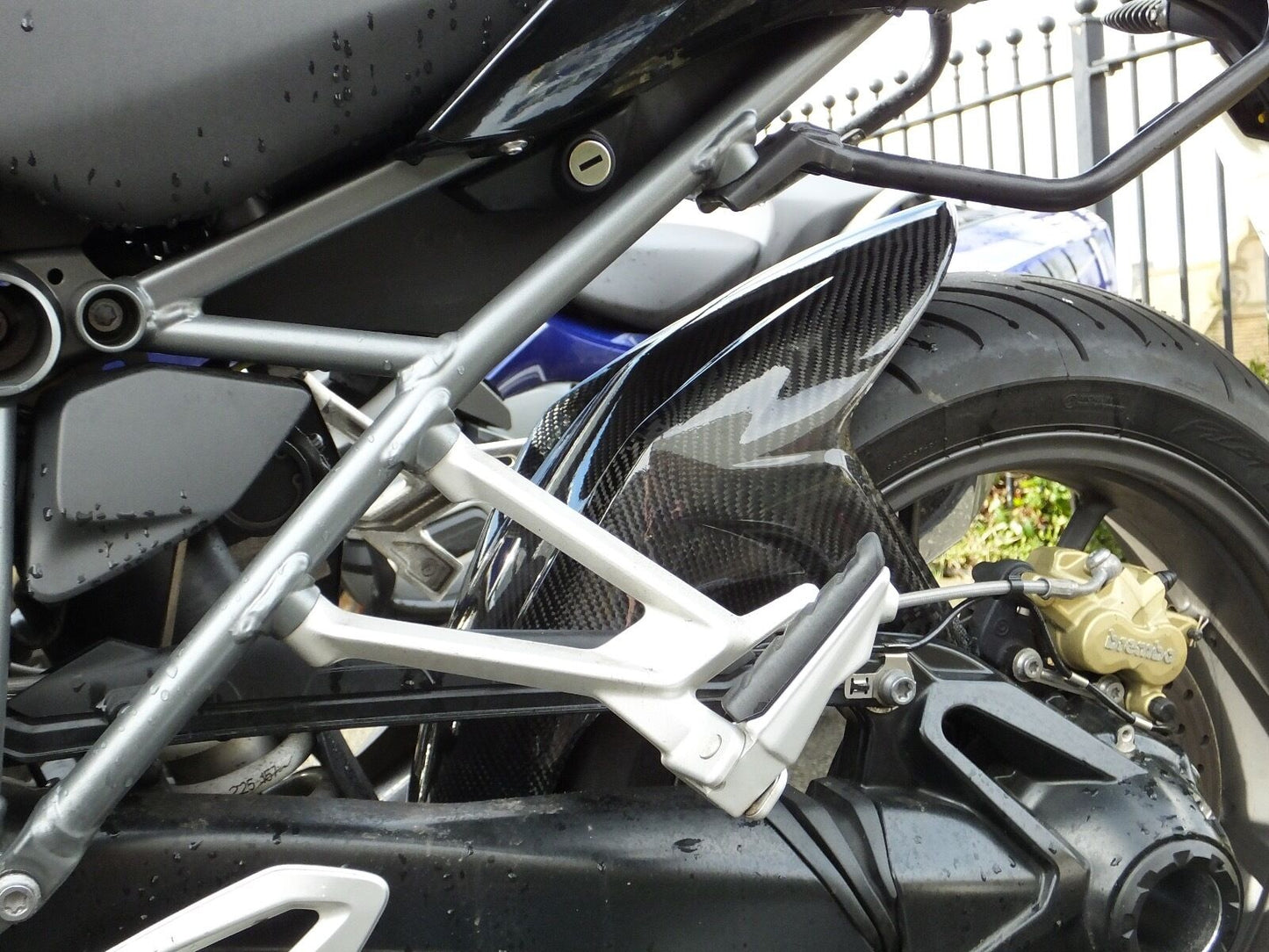 BMW R1200/R1250 R/RS 2015-NUVÆRENDE BAGKRAMMER/MUDGUARD
