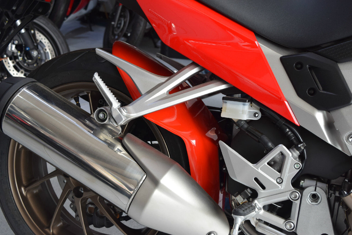 HONDA VFR800 2014-NUVÆRENDE CROSSRUNNER 2015-NUVÆRENDE BAGKRAMMER/MUDGUARD
