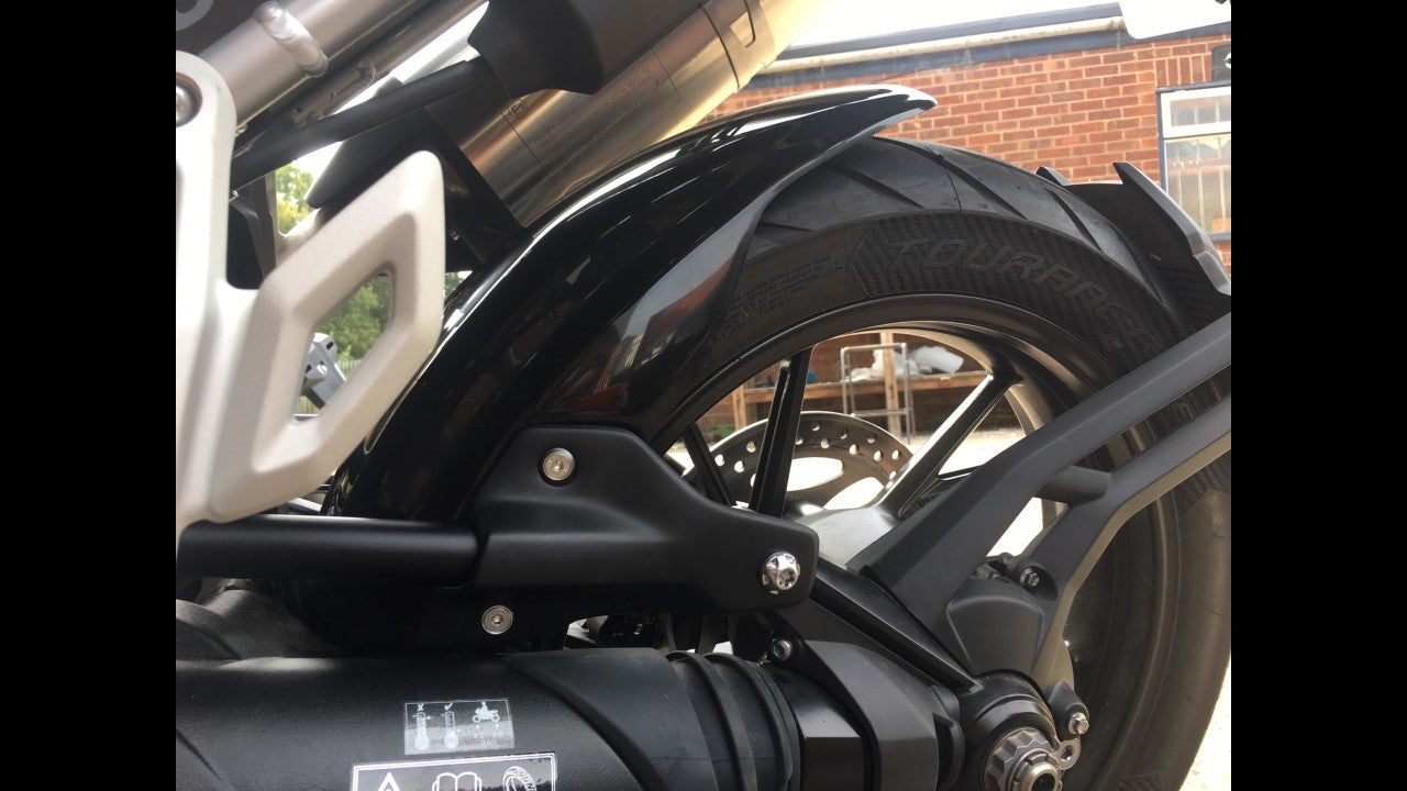 TRIUMPH TIGER 1200 2022- OG VIDERE BAGKRAMMER/MUDGUARD