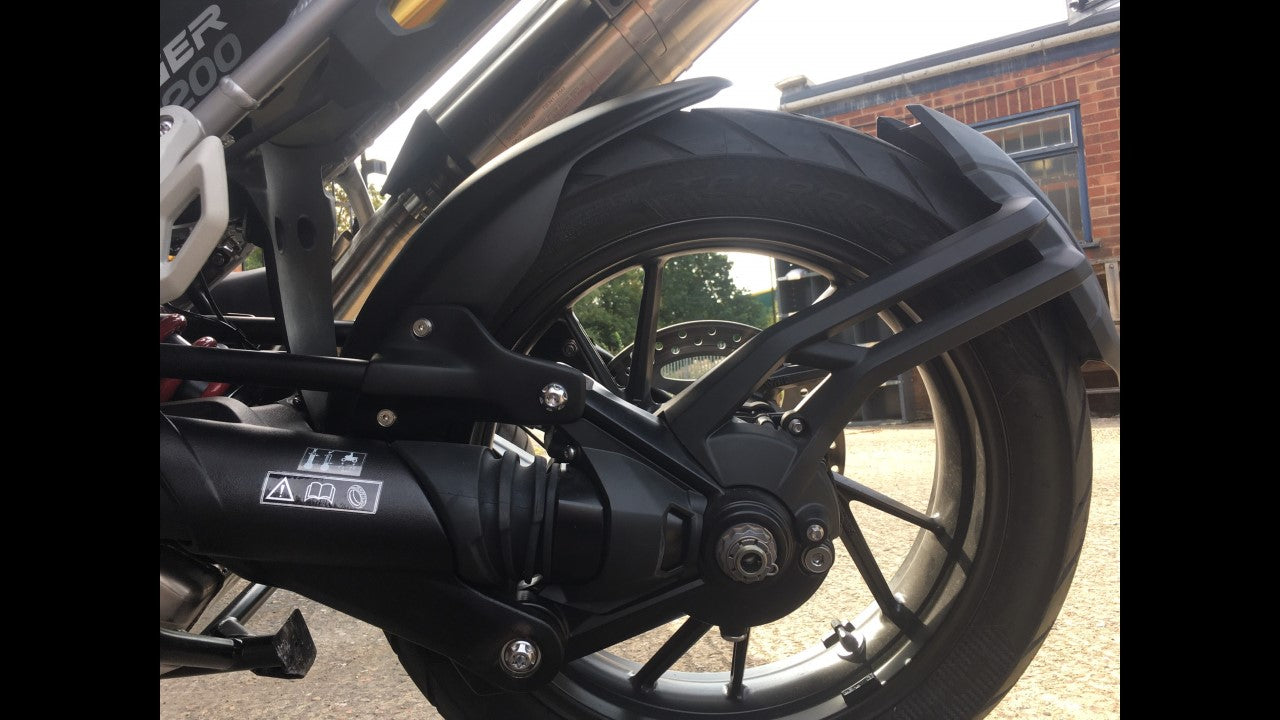 TRIUMPH TIGER 1200 2022- OG VIDERE BAGKRAMMER/MUDGUARD