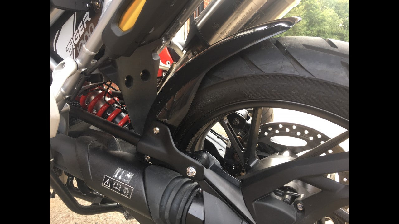 TRIUMPH TIGER 1200 2022- OG VIDERE BAGKRAMMER/MUDGUARD